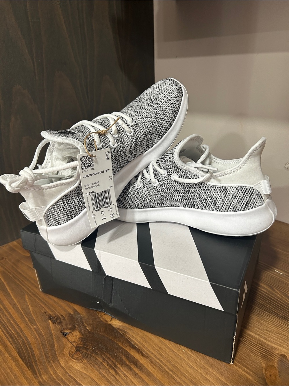 Adidas Cloudfoam Pure shoes. New in box size 7. White and gray